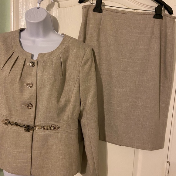 Isabella Adorable two Peace suit.size12 - Picture 7 of 12